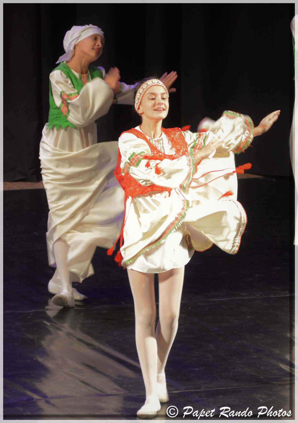 Toujours trés beau le Folklore, venu en  Wallonie, grace a asbl A.R.R.E.T. (accueil des enfants de Tchernobyl)  BRAVO, MERCI pour leur ART & TRADITION 