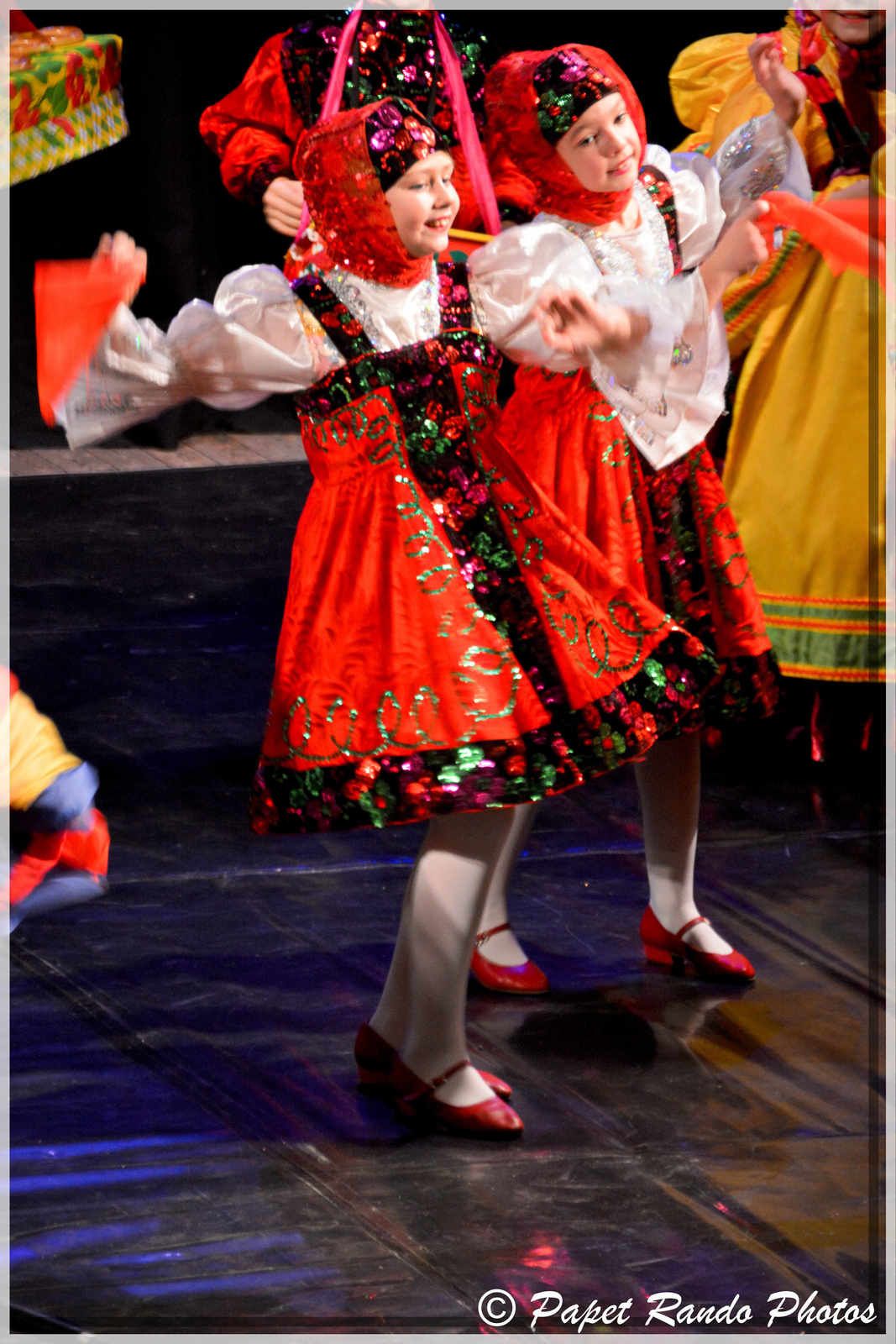 Toujours trés beau le Folklore, venu en  Wallonie, grace a asbl A.R.R.E.T. (accueil des enfants de Tchernobyl)  BRAVO, MERCI pour leur ART & TRADITION 