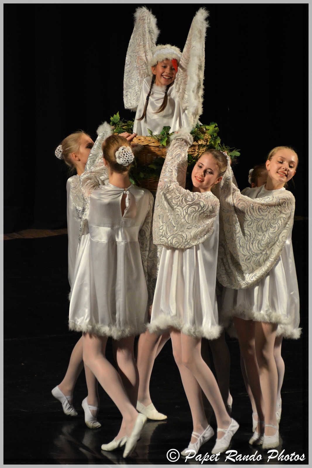 Toujours trés beau le Folklore, venu en  Wallonie, grace a asbl A.R.R.E.T. (accueil des enfants de Tchernobyl)  BRAVO, MERCI pour leur ART & TRADITION 