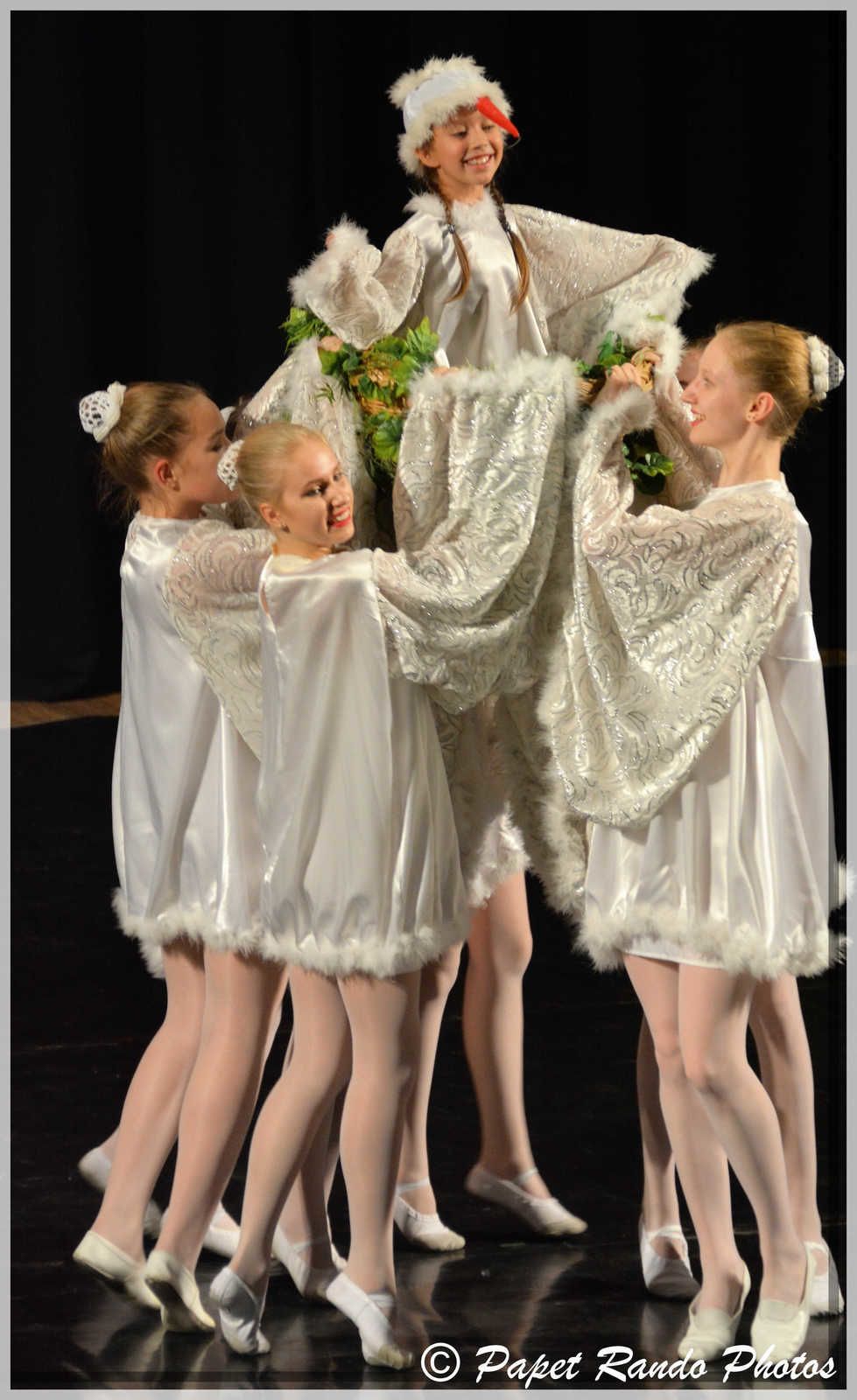 Toujours trés beau le Folklore, venu en  Wallonie, grace a asbl A.R.R.E.T. (accueil des enfants de Tchernobyl)  BRAVO, MERCI pour leur ART & TRADITION 