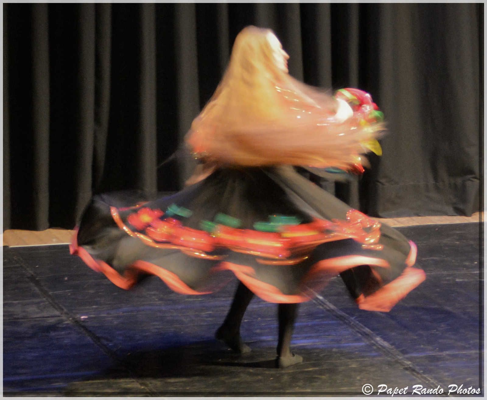 Toujours trés beau le Folklore, venu en  Wallonie, grace a asbl A.R.R.E.T. (accueil des enfants de Tchernobyl)  BRAVO, MERCI pour leur ART & TRADITION 