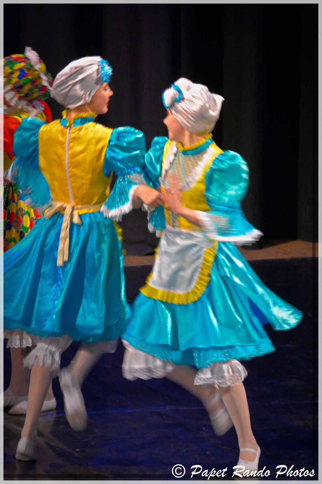 Toujours trés beau le Folklore, venu en  Wallonie, grace a asbl A.R.R.E.T. (accueil des enfants de Tchernobyl)  BRAVO, MERCI pour leur ART & TRADITION 