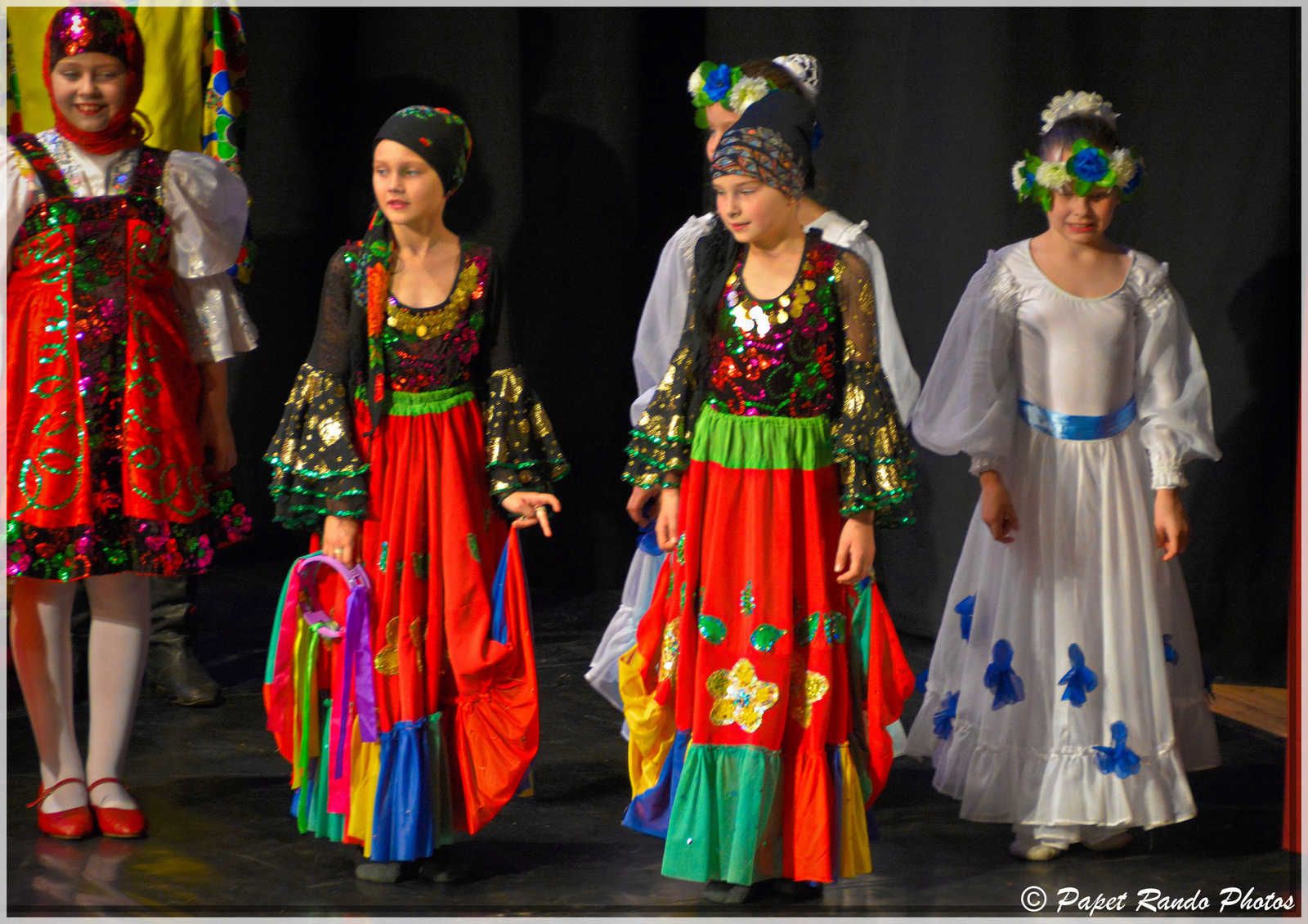 Toujours trés beau le Folklore, venu en  Wallonie, grace a asbl A.R.R.E.T. (accueil des enfants de Tchernobyl)  BRAVO, MERCI pour leur ART & TRADITION 