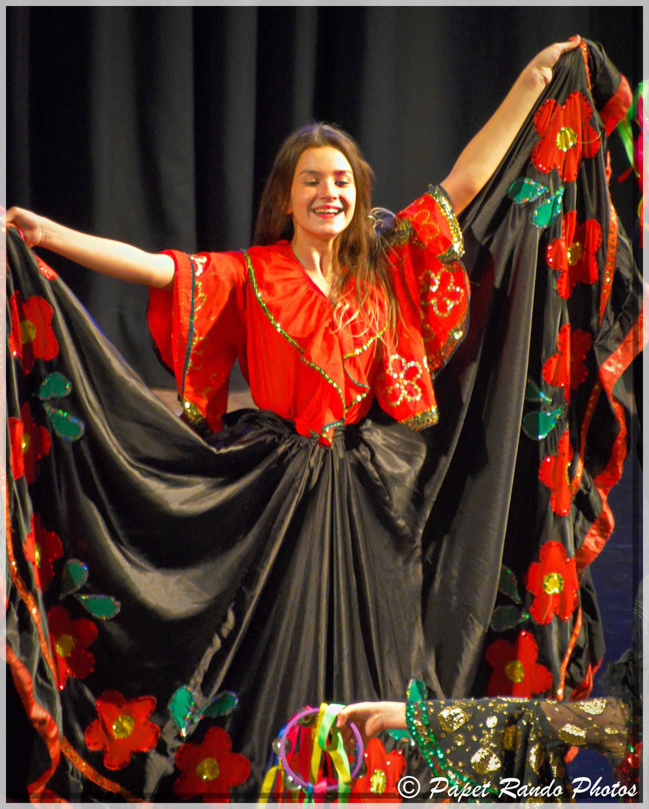 Toujours trés beau le Folklore, venu en  Wallonie, grace a asbl A.R.R.E.T. (accueil des enfants de Tchernobyl)  BRAVO, MERCI pour leur ART & TRADITION 