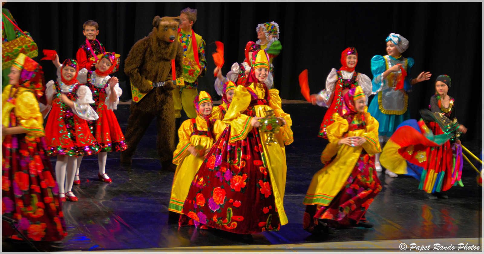 Toujours trés beau le Folklore, venu en  Wallonie, grace a asbl A.R.R.E.T. (accueil des enfants de Tchernobyl)  BRAVO, MERCI pour leur ART & TRADITION 