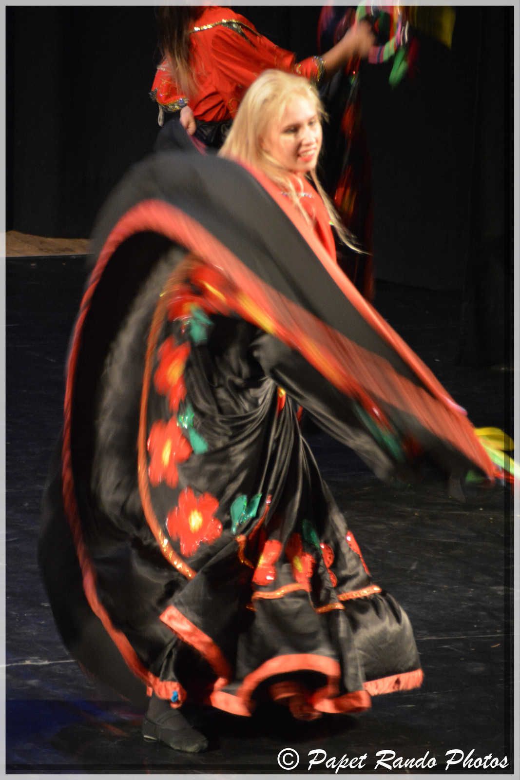 Toujours trés beau le Folklore, venu en  Wallonie, grace a asbl A.R.R.E.T. (accueil des enfants de Tchernobyl)  BRAVO, MERCI pour leur ART & TRADITION 
