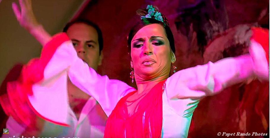 SEVILLE a voir au moins une fois dans votre vie, ville magnifique, bien sur du Flamenco partout, j'y etais aussi pour cela, encore un grand merci aux connaissances du Flamenco pour les bonnes adresses
