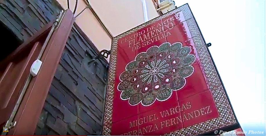 SEVILLE a voir au moins une fois dans votre vie, ville magnifique, bien sur du Flamenco partout, j'y etais aussi pour cela, encore un grand merci aux connaissances du Flamenco pour les bonnes adresses