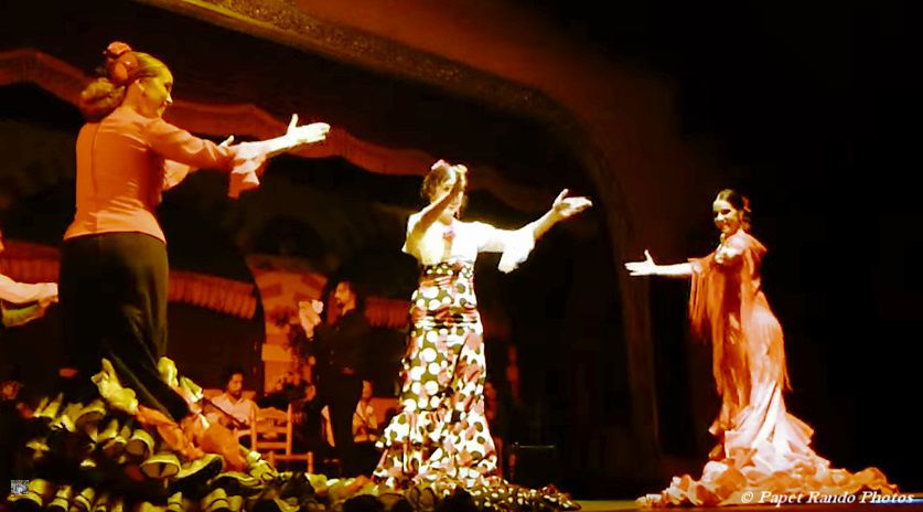 SEVILLE a voir au moins une fois dans votre vie, ville magnifique, bien sur du Flamenco partout, j'y etais aussi pour cela, encore un grand merci aux connaissances du Flamenco pour les bonnes adresses
