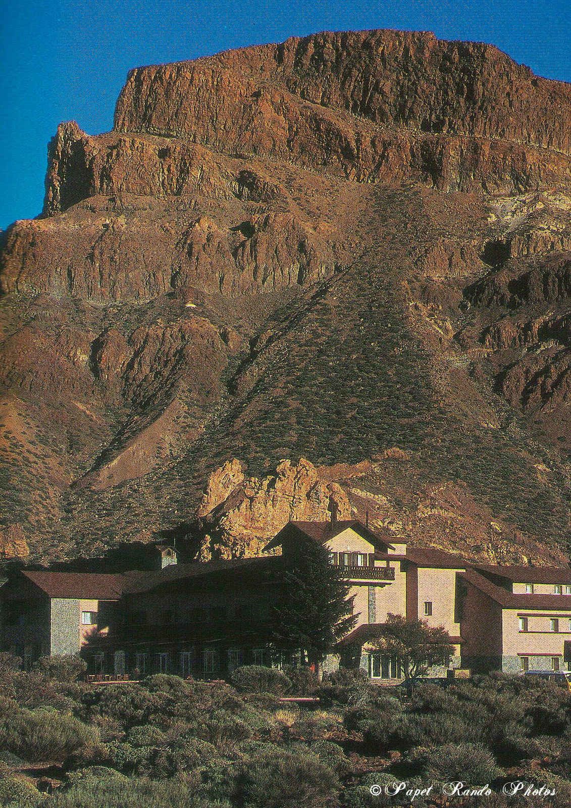 Photos Safari Jeep & a pied,sur 14 ans, Avec les Viperines Rouge une référence du Parc,( en mai, aout, octobre) aussi le cratère du Pico 3134 m , le sommet du Teide 3718 