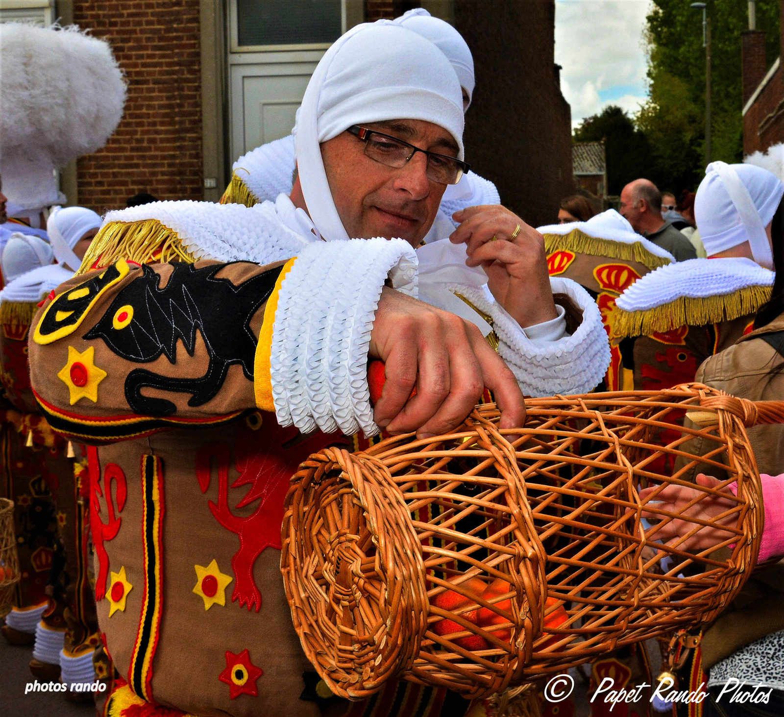 Photos sur plusieurs années de photos, les vrais Carnavals-Cavalcades de nos régions, ou le vrai Floklore toujours en avant : Gilles a Fleurus, Ecaussinnes,Charleroi,Nivelles, Binche, + les incontournables Vraies Cavalcades       