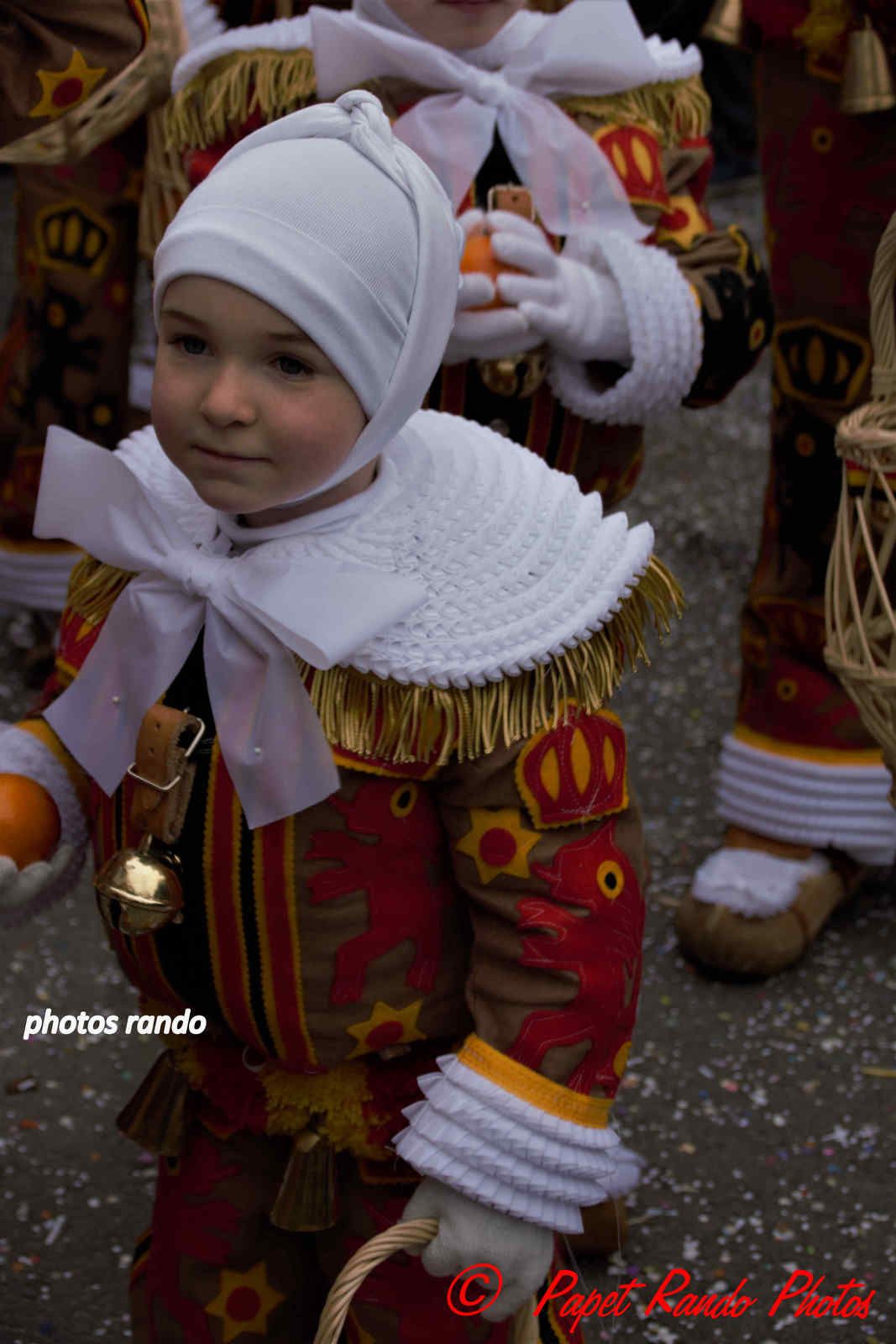 Les Rois du Carnaval ( 2e Cortége) avec 9 groupes de Gilles & 1 groupe de Paysannes, des vrais Gilles dans la vrai tradition  de ce beau Floklore de chez nous, aussi une organisation au TOP il n'y a jamais plus de 30 metres entre deux groupes BRAVO, en plus ici personne, hors des groupes MERCI pour les spectateurs  