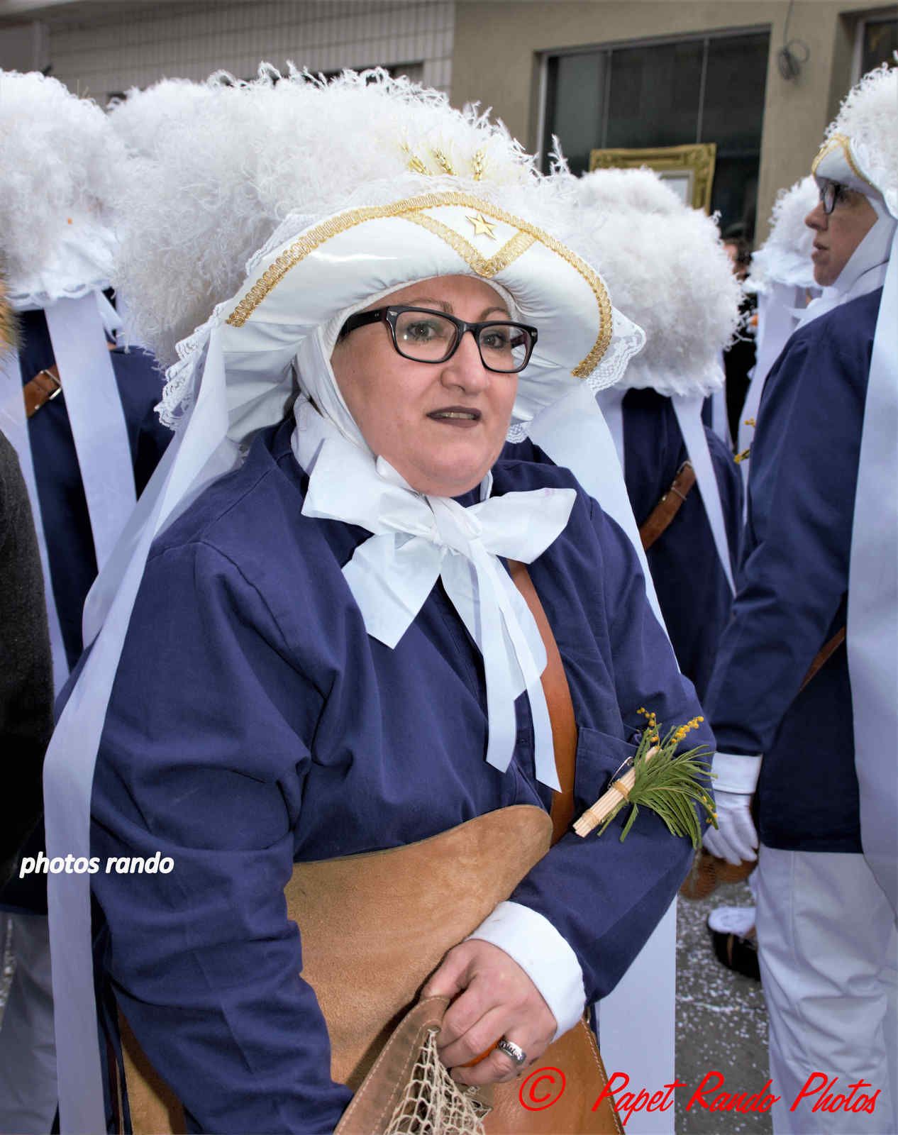 Les Rois du Carnaval ( 2e Cortége) avec 9 groupes de Gilles & 1 groupe de Paysannes, des vrais Gilles dans la vrai tradition  de ce beau Floklore de chez nous, aussi une organisation au TOP il n'y a jamais plus de 30 metres entre deux groupes BRAVO, en plus ici personne, hors des groupes MERCI pour les spectateurs  