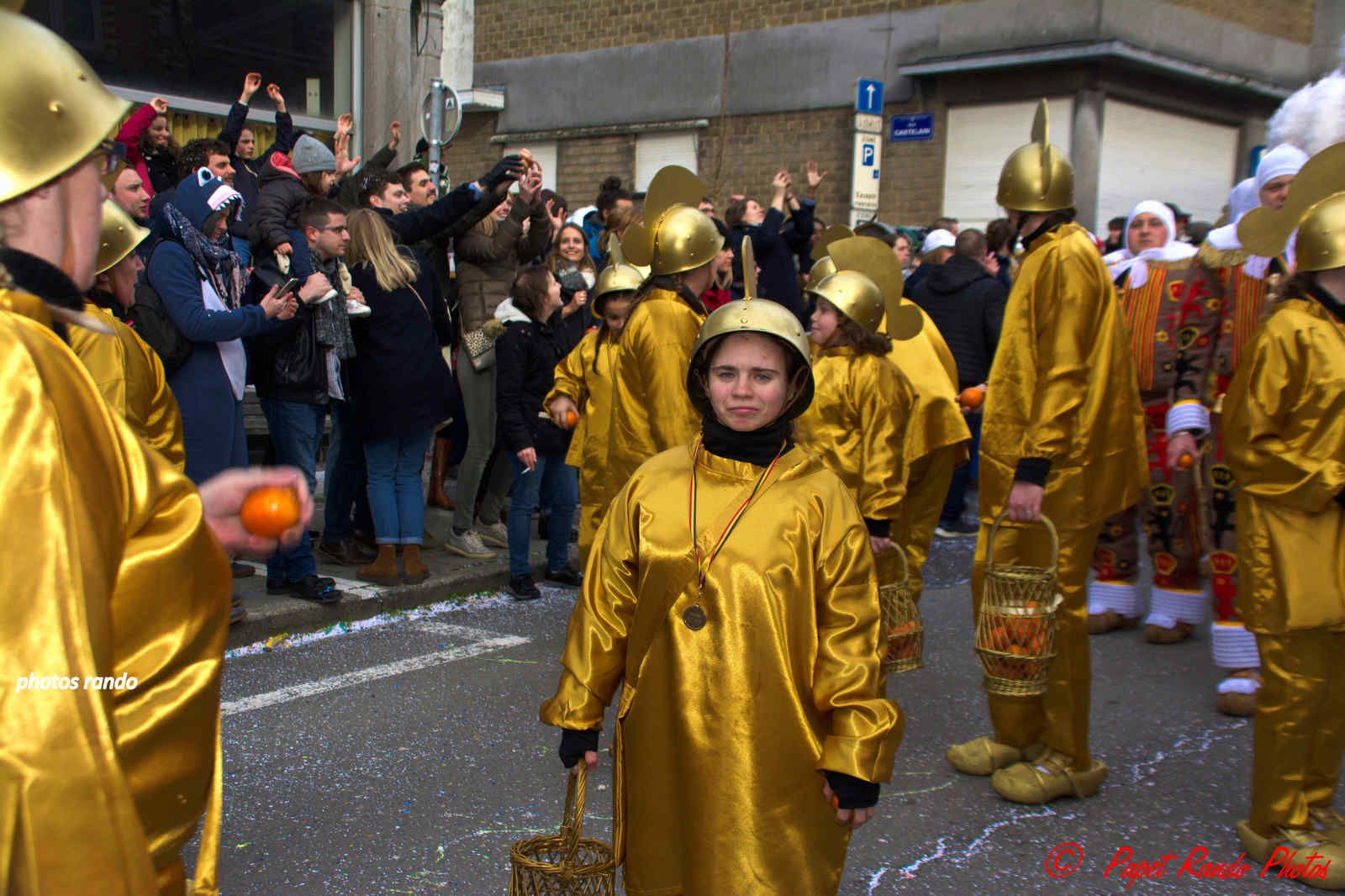 Les Rois du Carnaval ( 2e Cortége) avec 9 groupes de Gilles & 1 groupe de Paysannes, des vrais Gilles dans la vrai tradition  de ce beau Floklore de chez nous, aussi une organisation au TOP il n'y a jamais plus de 30 metres entre deux groupes BRAVO, en plus ici personne, hors des groupes MERCI pour les spectateurs  