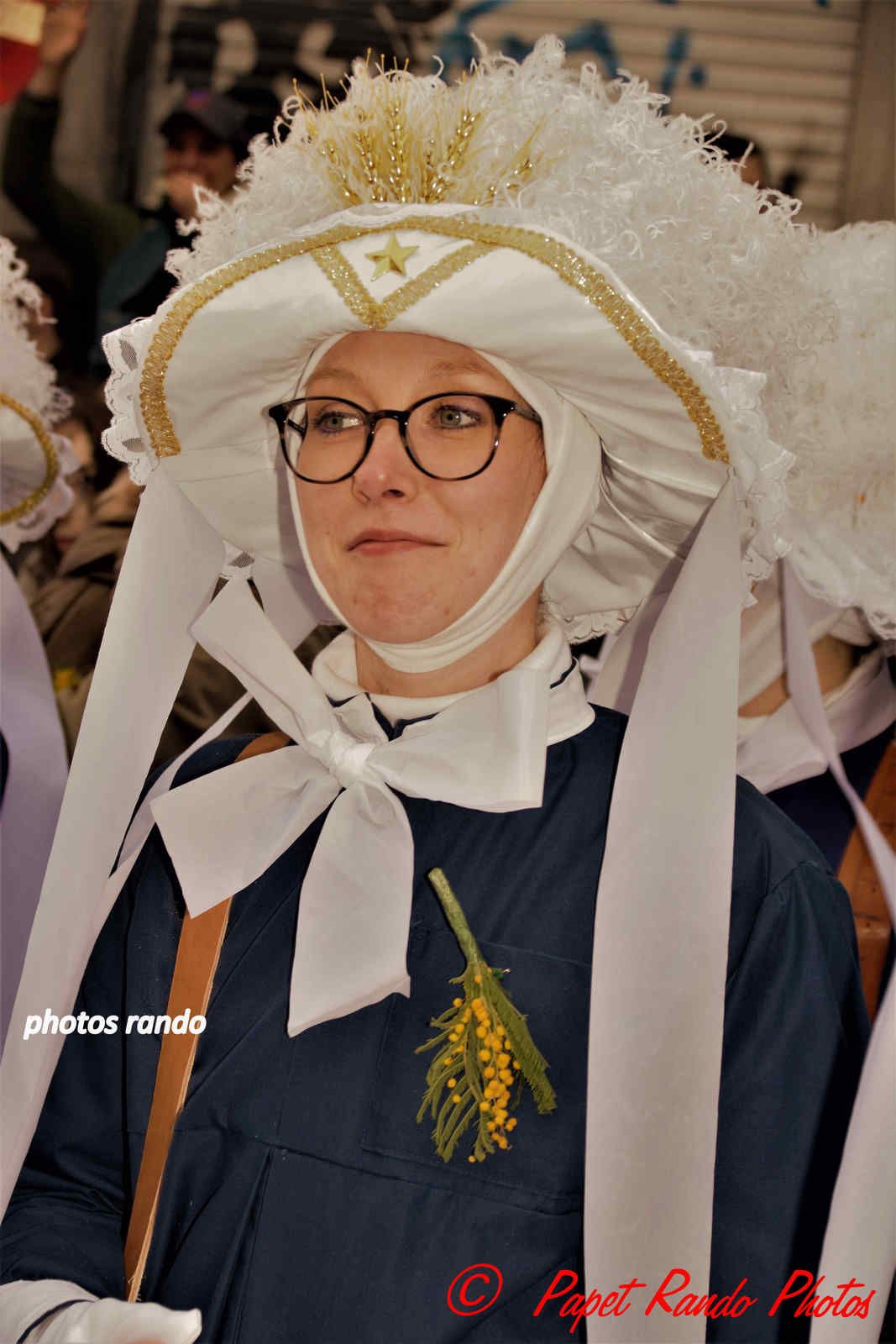 Les Rois du Carnaval ( 2e Cortége) avec 9 groupes de Gilles & 1 groupe de Paysannes, des vrais Gilles dans la vrai tradition  de ce beau Floklore de chez nous, aussi une organisation au TOP il n'y a jamais plus de 30 metres entre deux groupes BRAVO, en plus ici personne, hors des groupes MERCI pour les spectateurs  