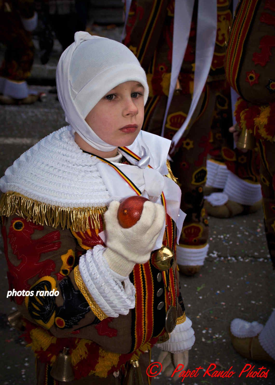 Les Rois du Carnaval ( 2e Cortége) avec 9 groupes de Gilles & 1 groupe de Paysannes, des vrais Gilles dans la vrai tradition  de ce beau Floklore de chez nous, aussi une organisation au TOP il n'y a jamais plus de 30 metres entre deux groupes BRAVO, en plus ici personne, hors des groupes MERCI pour les spectateurs  