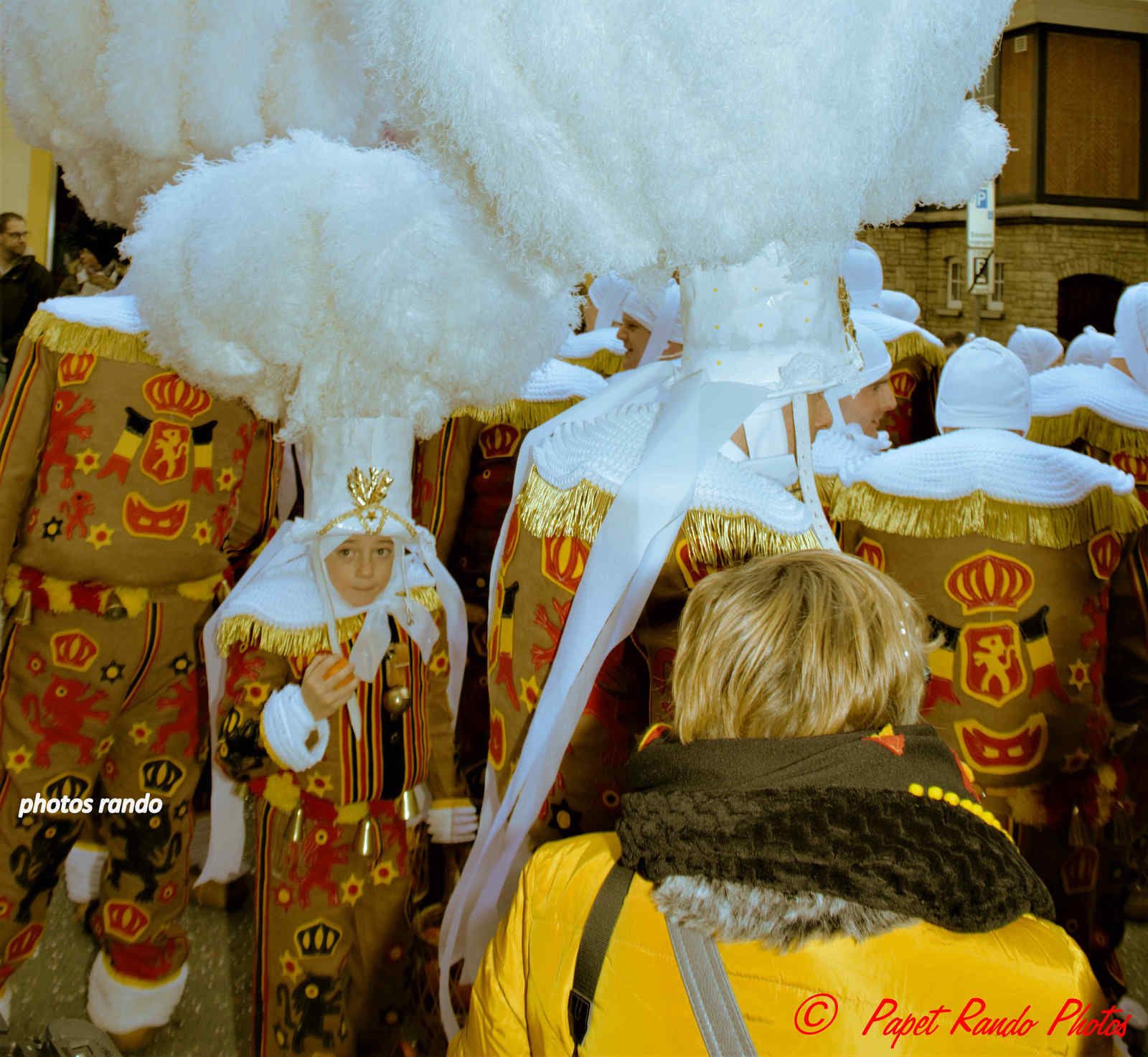 Les Rois du Carnaval ( 2e Cortége) avec 9 groupes de Gilles & 1 groupe de Paysannes, des vrais Gilles dans la vrai tradition  de ce beau Floklore de chez nous, aussi une organisation au TOP il n'y a jamais plus de 30 metres entre deux groupes BRAVO, en plus ici personne, hors des groupes MERCI pour les spectateurs  