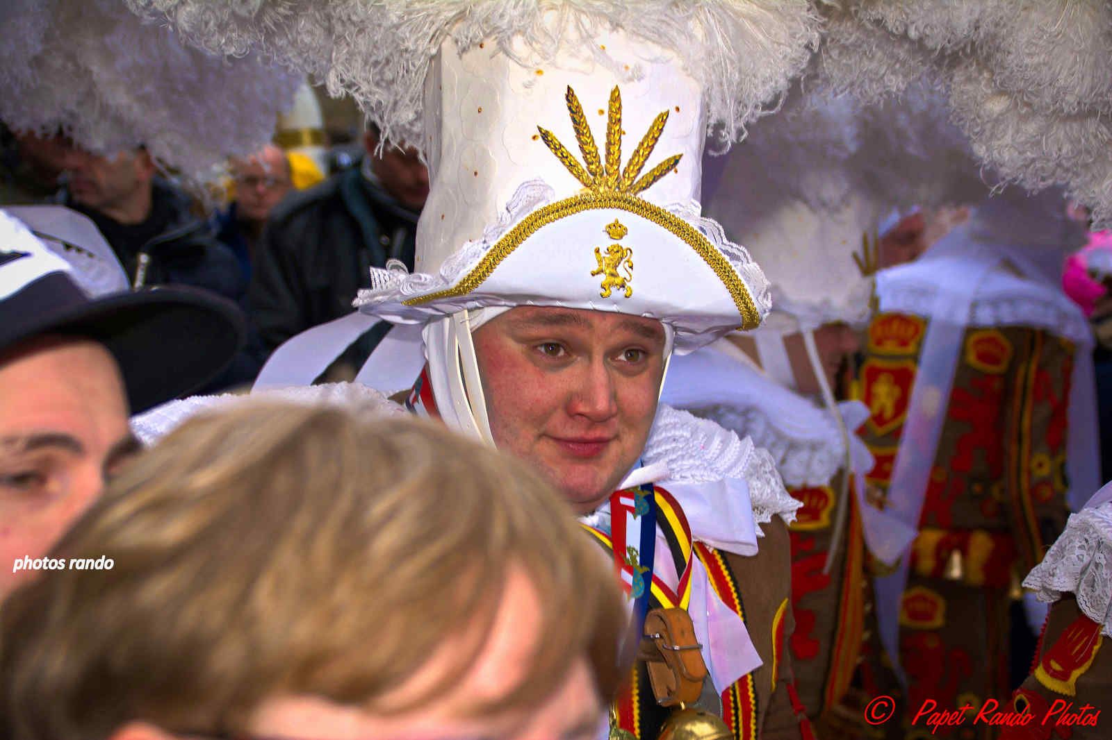 Les Rois du Carnaval ( 2e Cortége) avec 9 groupes de Gilles & 1 groupe de Paysannes, des vrais Gilles dans la vrai tradition  de ce beau Floklore de chez nous, aussi une organisation au TOP il n'y a jamais plus de 30 metres entre deux groupes BRAVO, en plus ici personne, hors des groupes MERCI pour les spectateurs  
