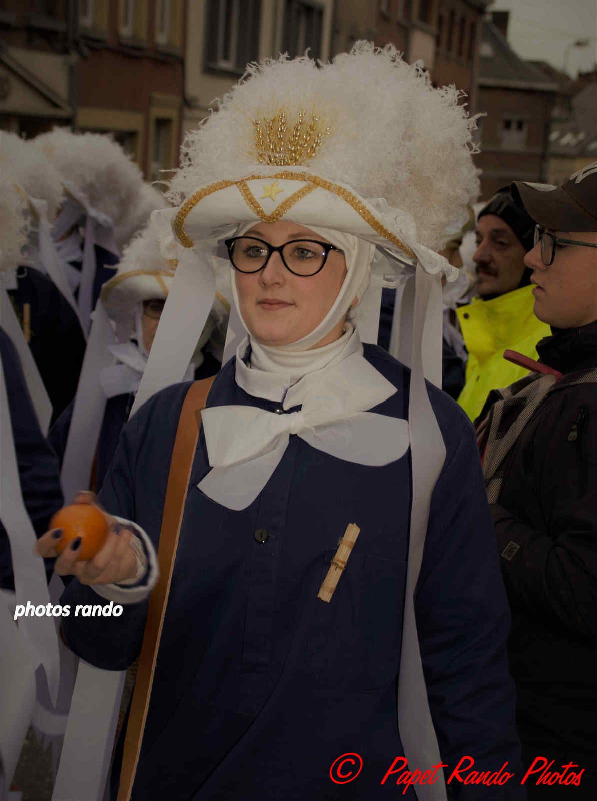 Les Rois du Carnaval ( 2e Cortége) avec 9 groupes de Gilles & 1 groupe de Paysannes, des vrais Gilles dans la vrai tradition  de ce beau Floklore de chez nous, aussi une organisation au TOP il n'y a jamais plus de 30 metres entre deux groupes BRAVO, en plus ici personne, hors des groupes MERCI pour les spectateurs  