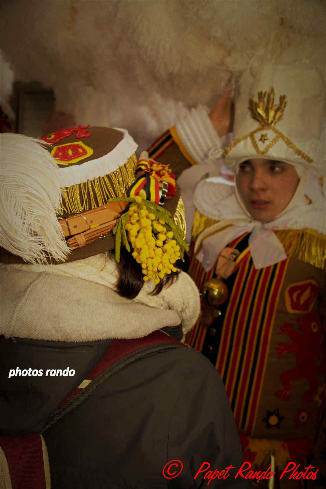 Les Rois du Carnaval ( 2e Cortége) avec 9 groupes de Gilles & 1 groupe de Paysannes, des vrais Gilles dans la vrai tradition  de ce beau Floklore de chez nous, aussi une organisation au TOP il n'y a jamais plus de 30 metres entre deux groupes BRAVO, en plus ici personne, hors des groupes MERCI pour les spectateurs  