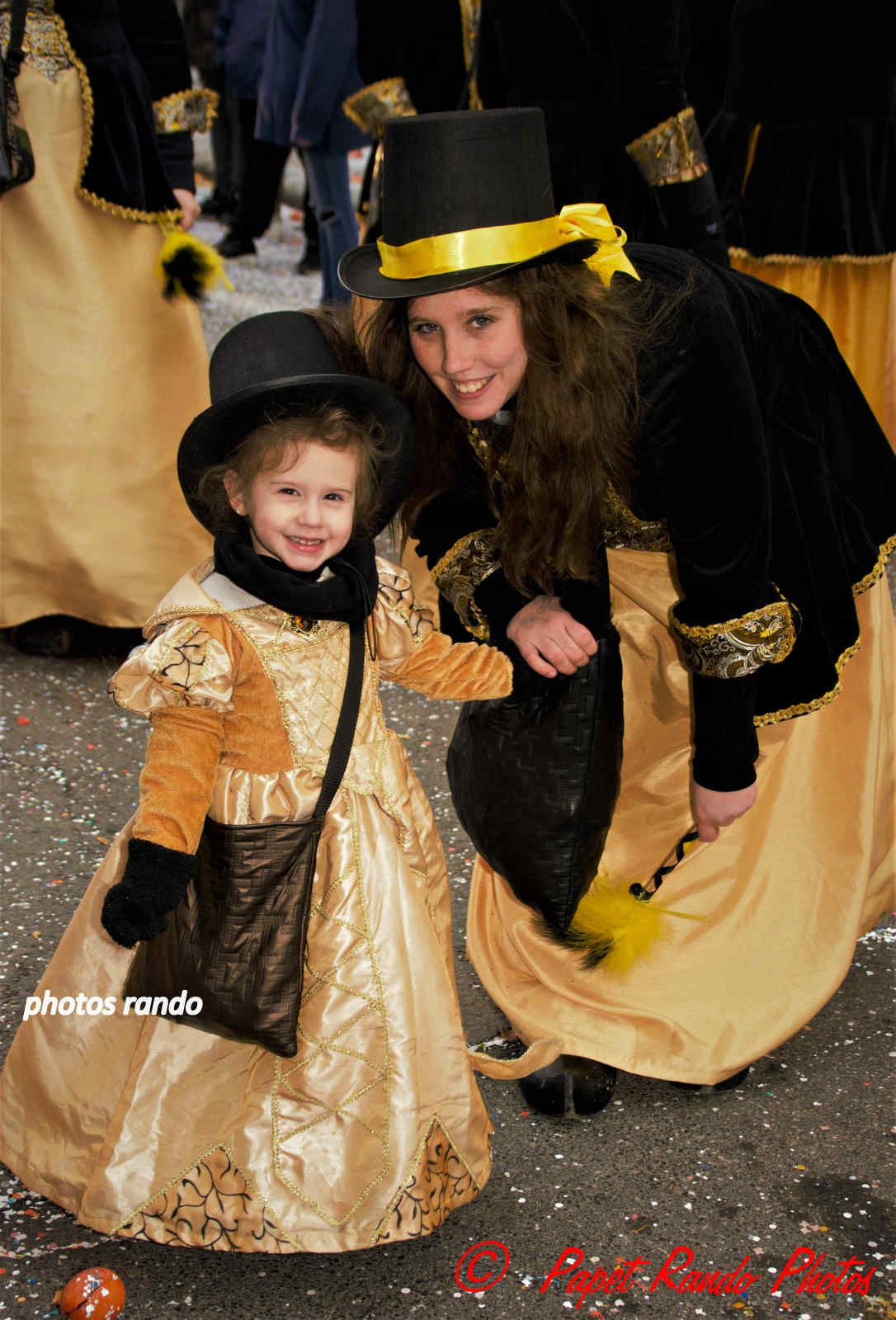Les Rois du Carnaval ( 2e Cortége) avec 9 groupes de Gilles & 1 groupe de Paysannes, des vrais Gilles dans la vrai tradition  de ce beau Floklore de chez nous, aussi une organisation au TOP il n'y a jamais plus de 30 metres entre deux groupes BRAVO, en plus ici personne, hors des groupes MERCI pour les spectateurs  