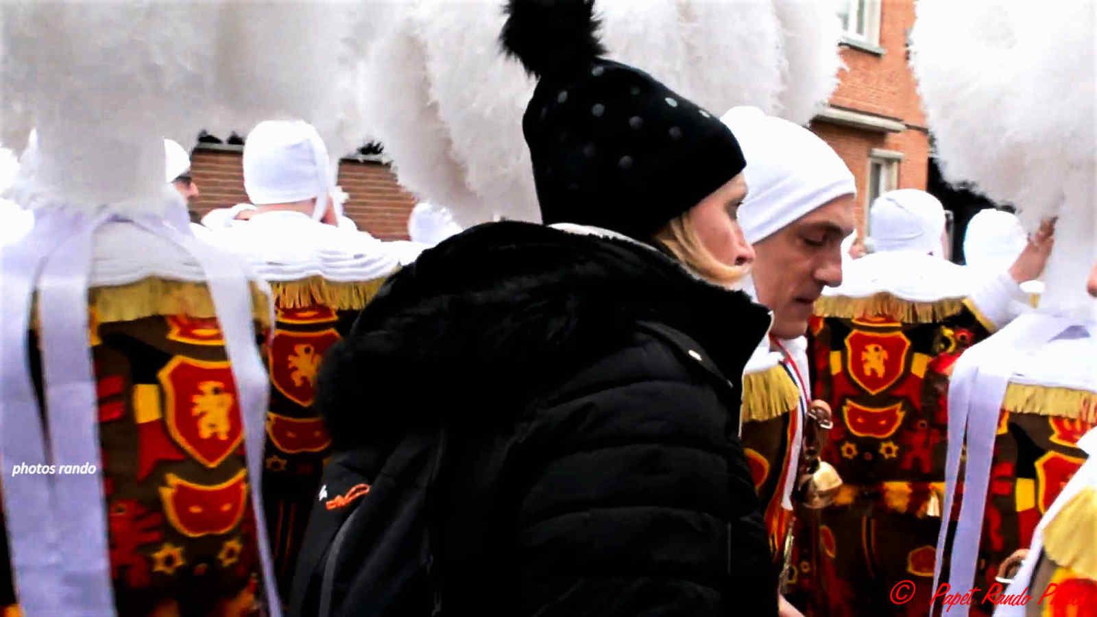 Les Rois du Carnaval ( 2e Cortége) avec 9 groupes de Gilles & 1 groupe de Paysannes, des vrais Gilles dans la vrai tradition  de ce beau Floklore de chez nous, aussi une organisation au TOP il n'y a jamais plus de 30 metres entre deux groupes BRAVO, en plus ici personne, hors des groupes MERCI pour les spectateurs  