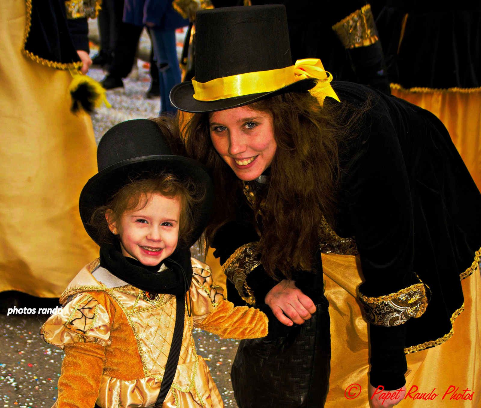 Les Rois du Carnaval ( 2e Cortége) avec 9 groupes de Gilles & 1 groupe de Paysannes, des vrais Gilles dans la vrai tradition  de ce beau Floklore de chez nous, aussi une organisation au TOP il n'y a jamais plus de 30 metres entre deux groupes BRAVO, en plus ici personne, hors des groupes MERCI pour les spectateurs  