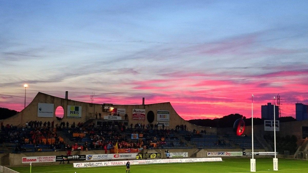 Parfois le ciel se teinte en bleu et rouge pour soutenir l'équipe... (mars 2015, image personnelle)