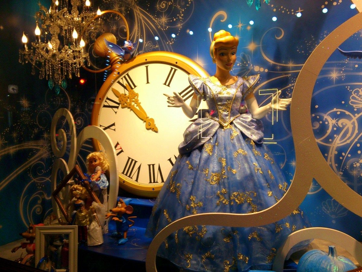 Vitrines décorées en hommage aux grands classiques Disney (décembre 2012, images personnelles postées sur mon compte trivago.fr)