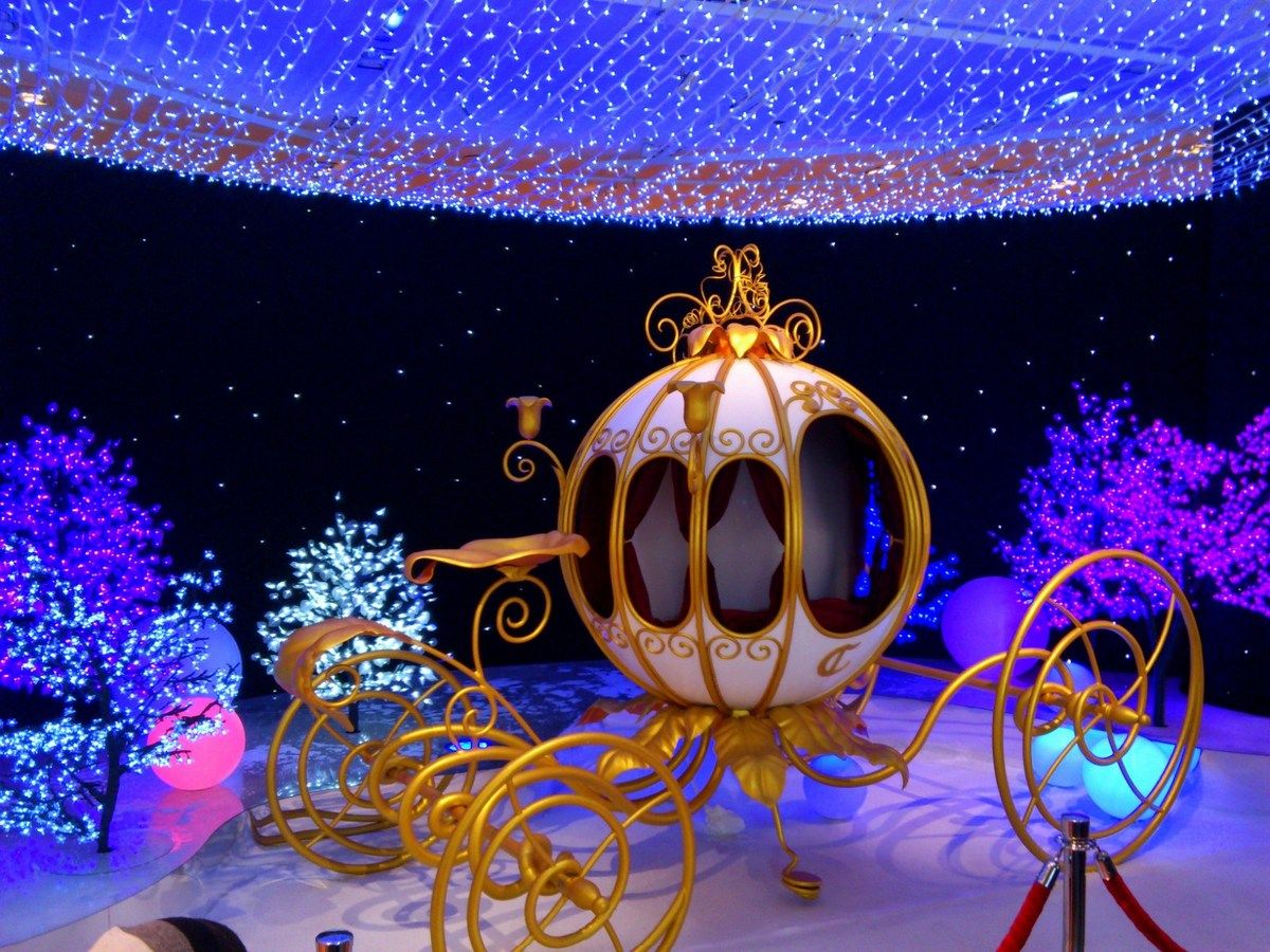 Vitrines décorées en hommage aux grands classiques Disney (décembre 2012, images personnelles postées sur mon compte trivago.fr)