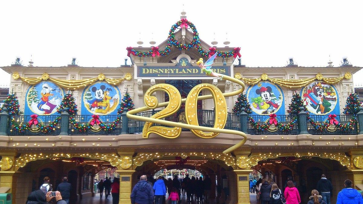Gare de Meanstreet décorée pour commémorer le 20e anniversaire du parc (juin 2012, image personnelle)