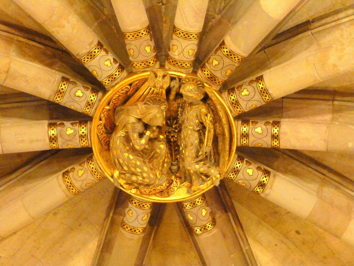 Située sous la nef principale, se trouve la crypte souterraine dans laquelle est enterré Antonio Gaudi (avril 2015, images personnelles)