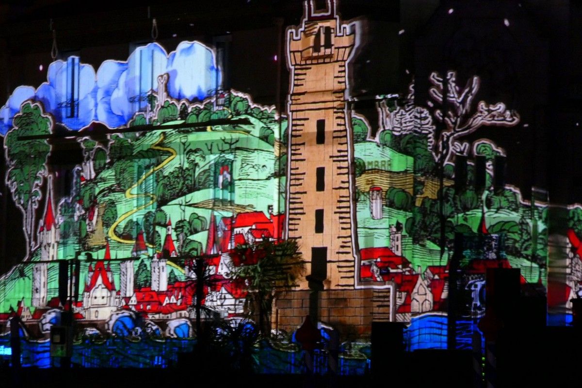 Mapping vidéo et pyrotechnie ponctuent le spectacle (Août 2016, images personnelles)