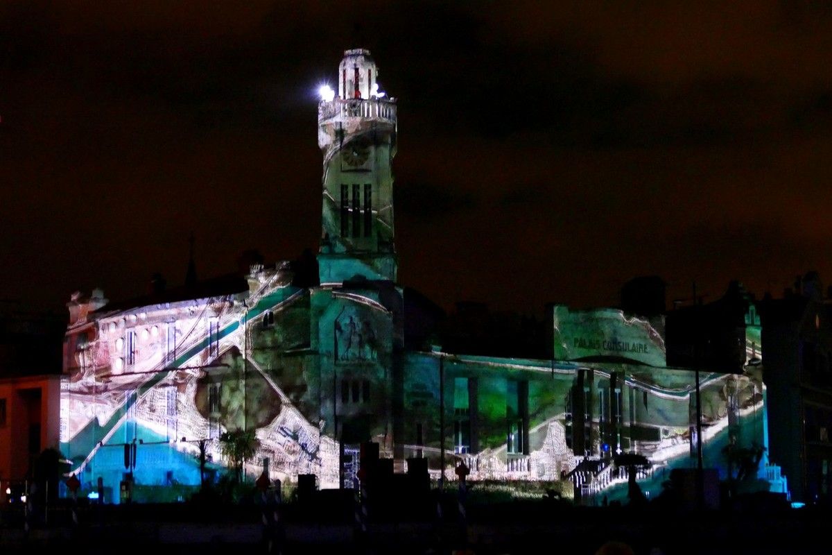Mapping vidéo et pyrotechnie ponctuent le spectacle (Août 2016, images personnelles)
