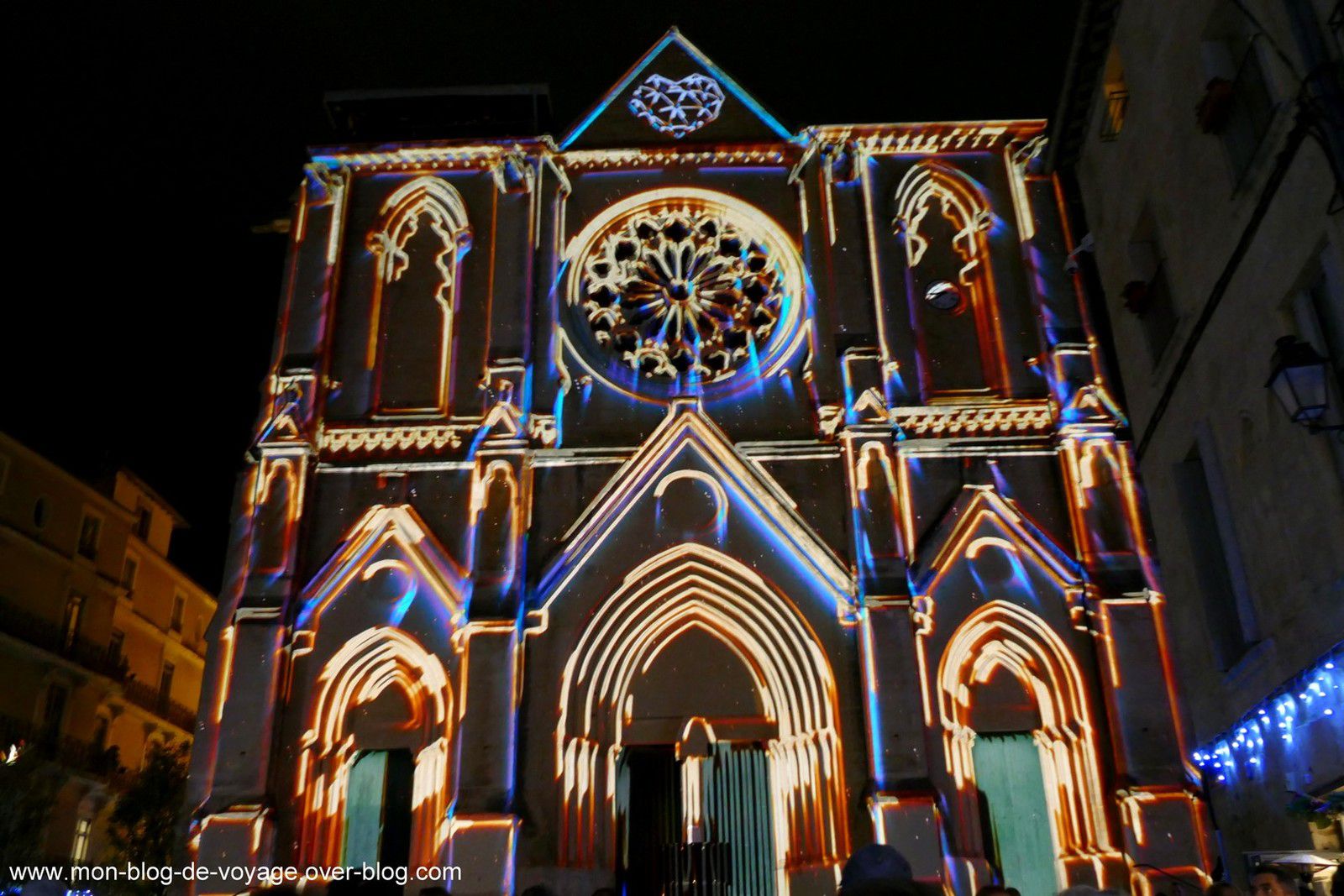 Un spectacle coloré, rythmée et empreint de poésie sur la façade de l’église Saint Roch (novembre 2019, images personnelles)