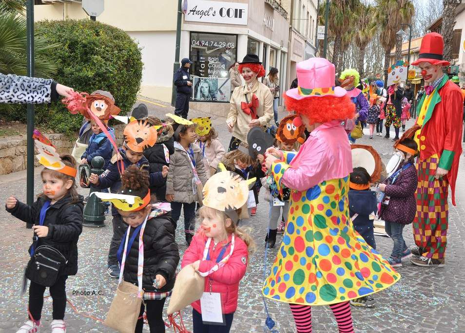 lSix-Fours : Les Enfants du Centre Aéré Jaumard ont Défilé à l'occasion du  Carnaval - LA CHRONIQUE SIX-FOURNAISE
