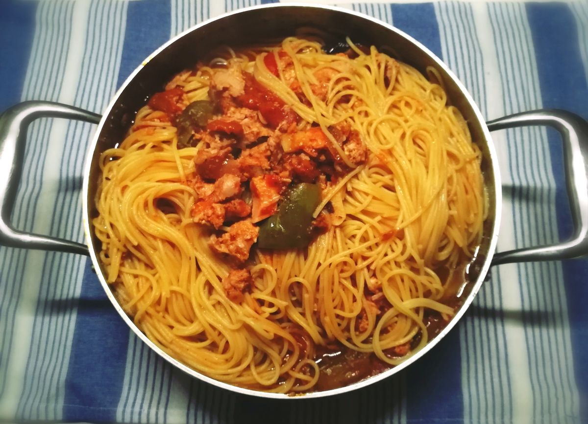 Spaghettis au thon et poivrons