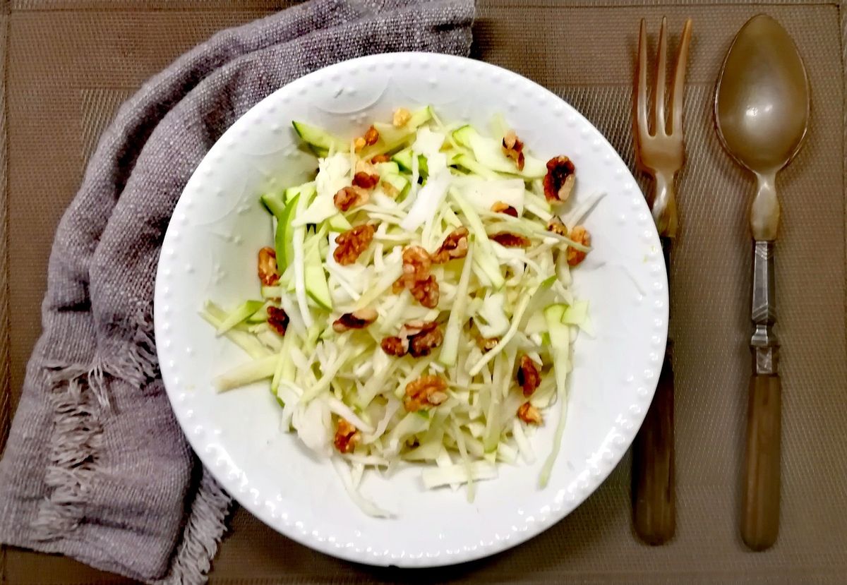 Salade De Chou Blanc Noix Et Pomme Verte La Cuisine De Gail