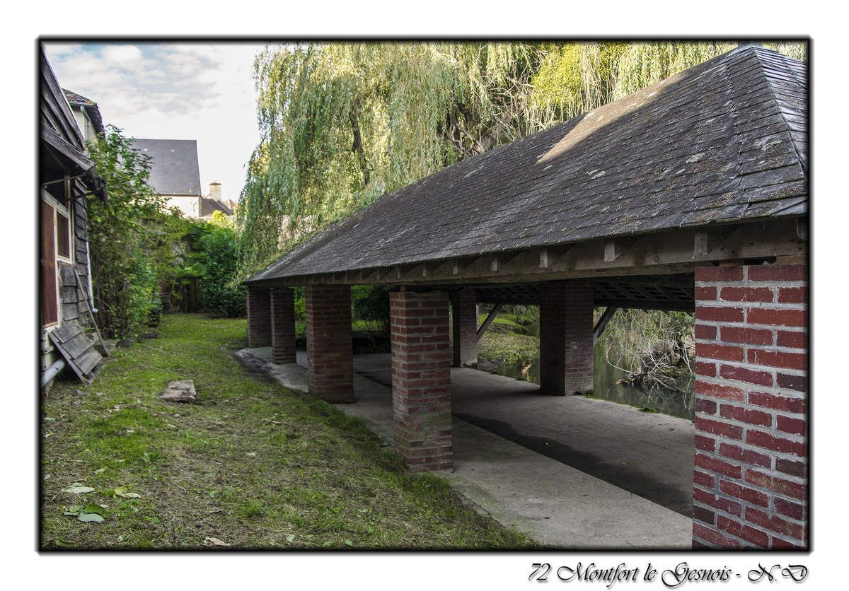 Lavoir au pied du pont romain.