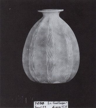 Vase Les Feuillages N° 7038 catalogue Sabino 1930