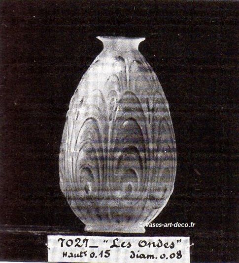 Vase "Les Ondes" n° 7027 catalogue Sabino 1930
