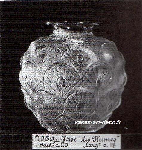 Vase "Les Plumes" n° 7050 catalogue Sabino 1930