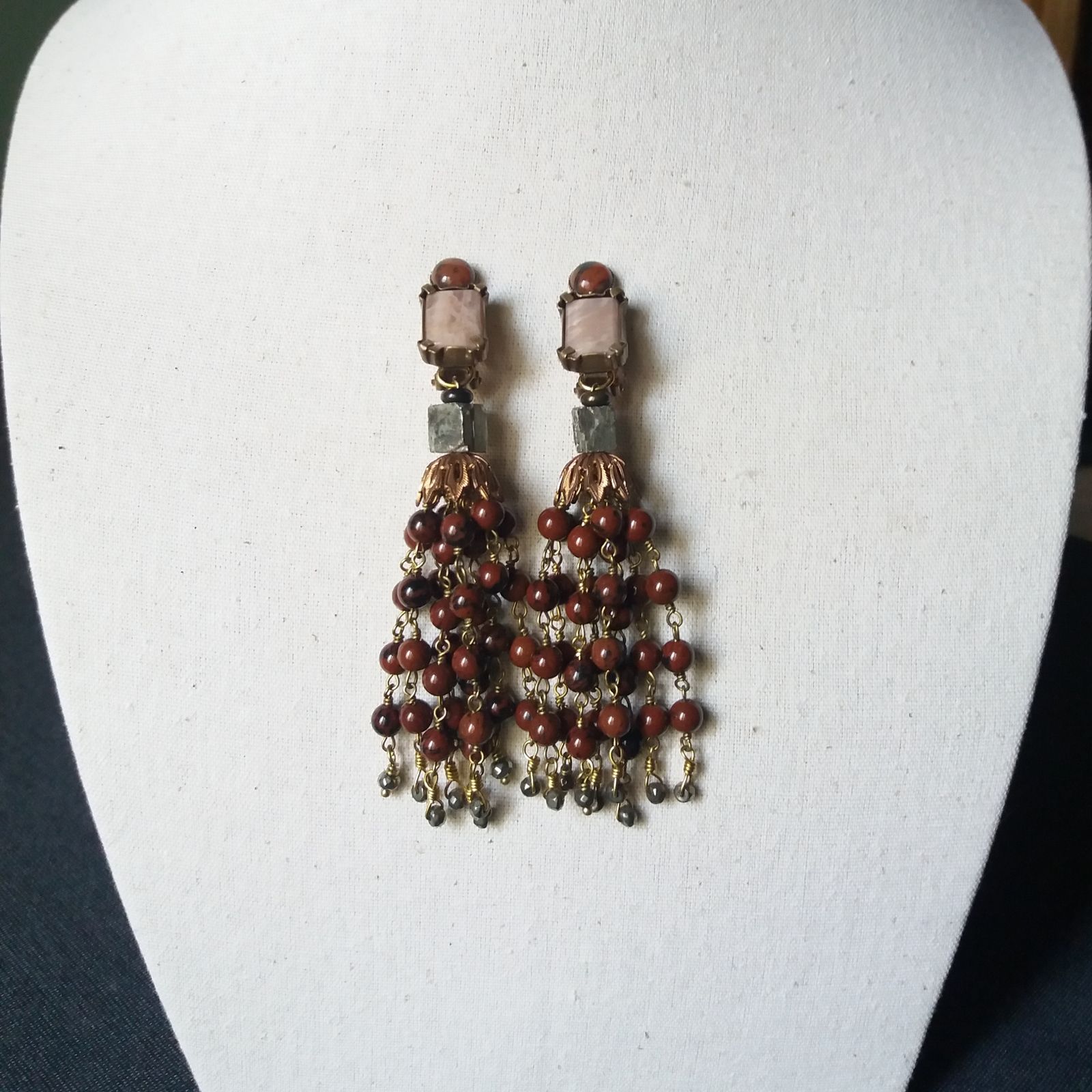Boucles d'oreilles clip. Bijoux de créateur. Paris.
