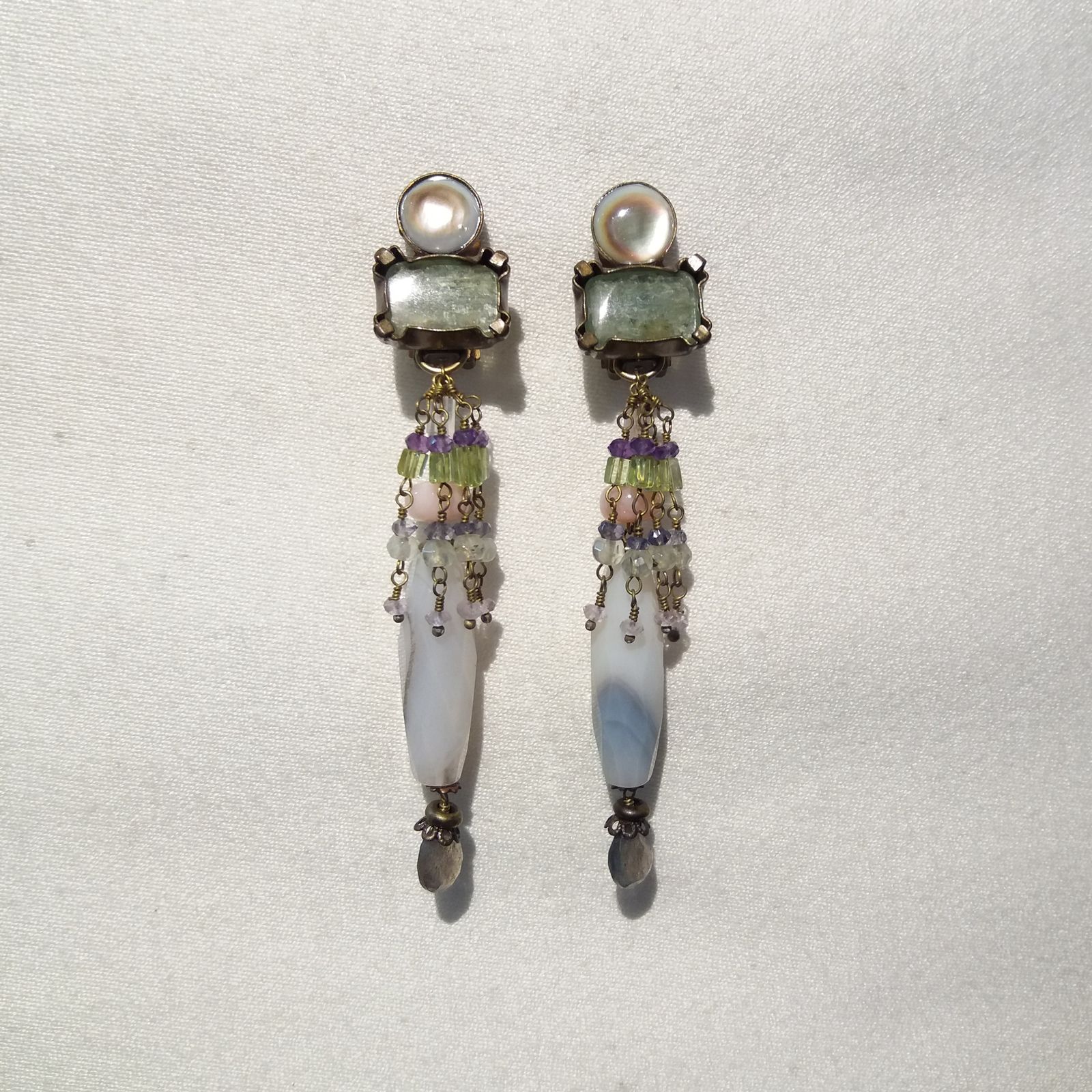 Boucles d'oreilles clip. Bijoux de créateur. Paris.