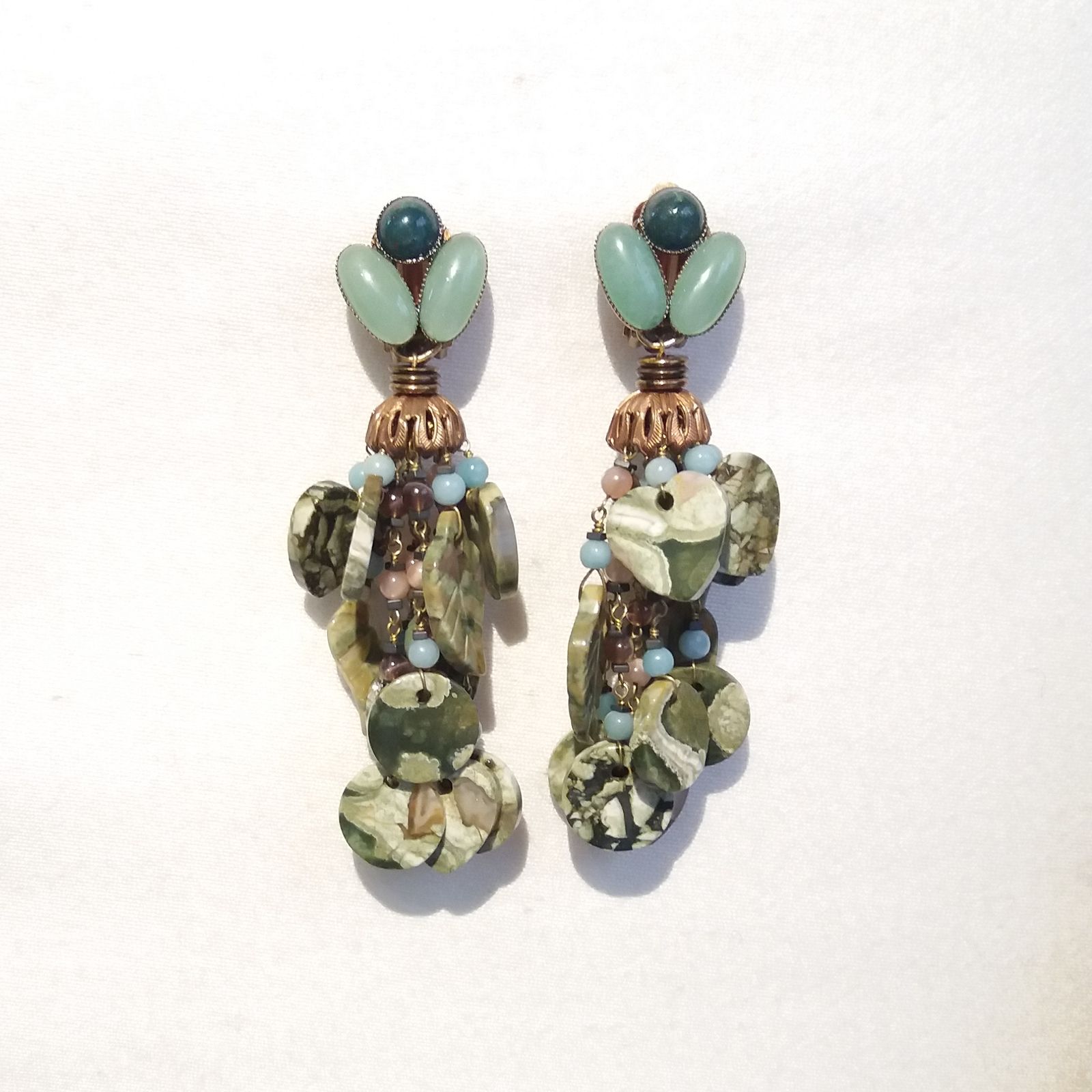 Boucles d'oreilles clip. Bijoux de créateur. Paris