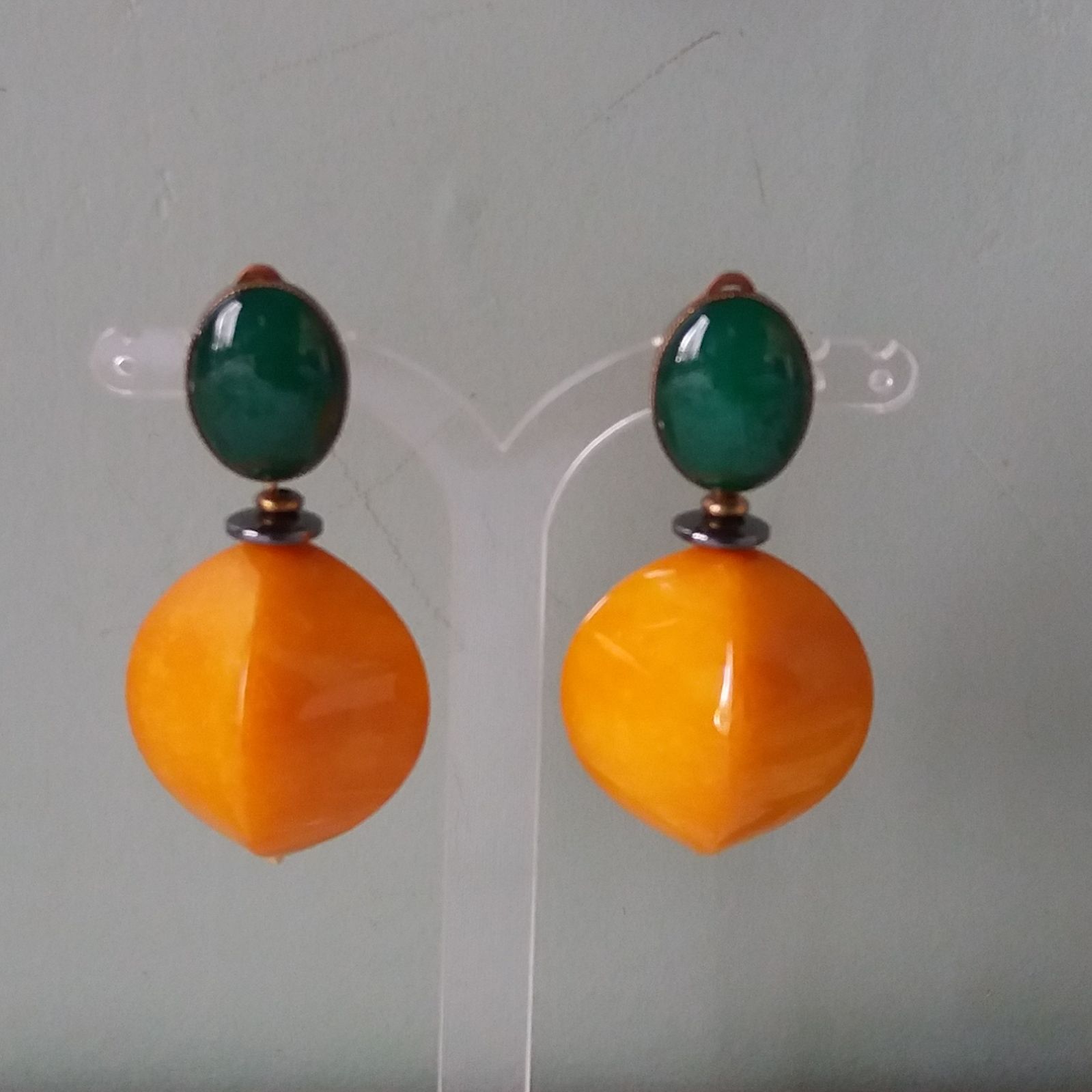 Boucles d'oreilles clip. Bijoux de créateur. Paris