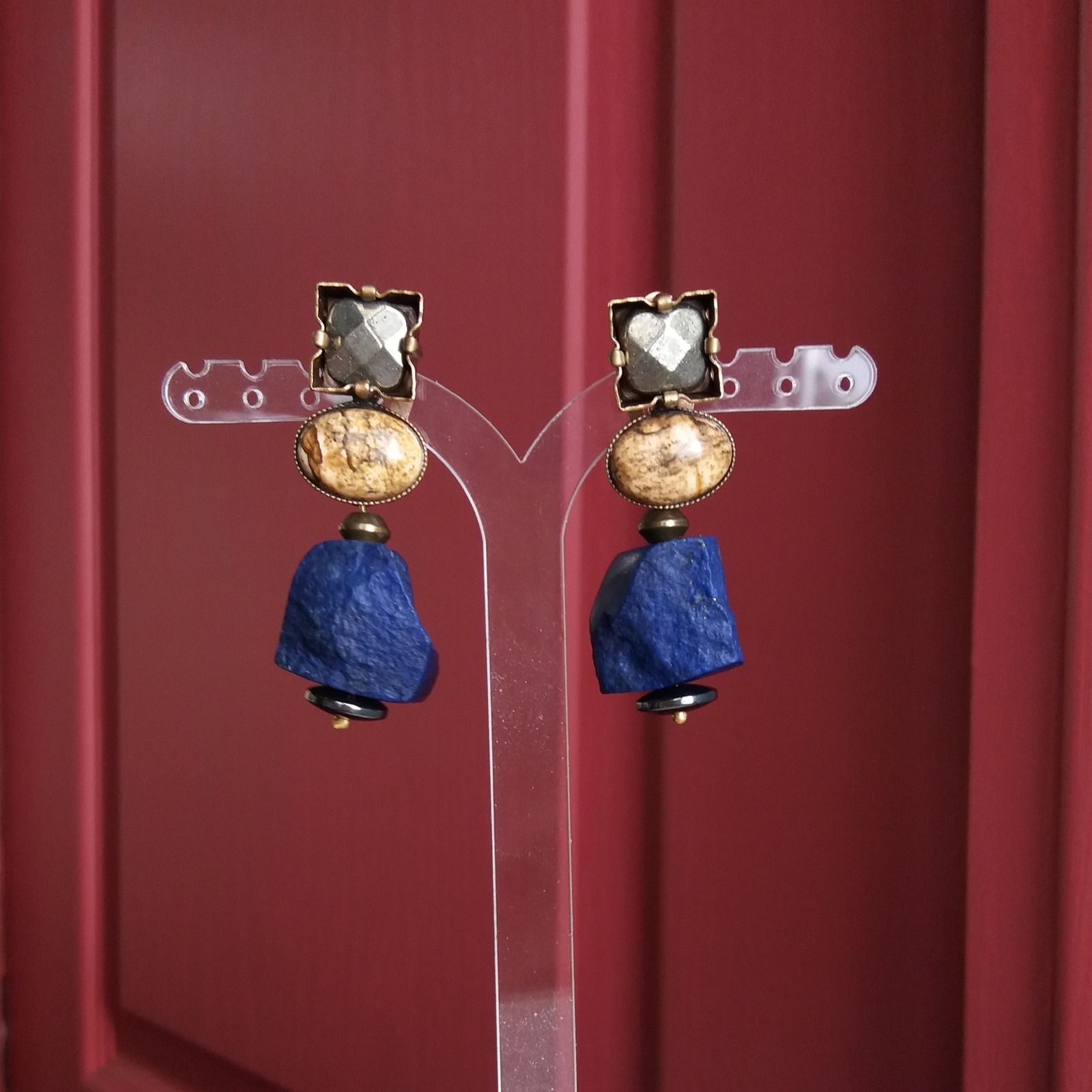 Boucles d'oreilles clips. Bijoux de créateur. Paris