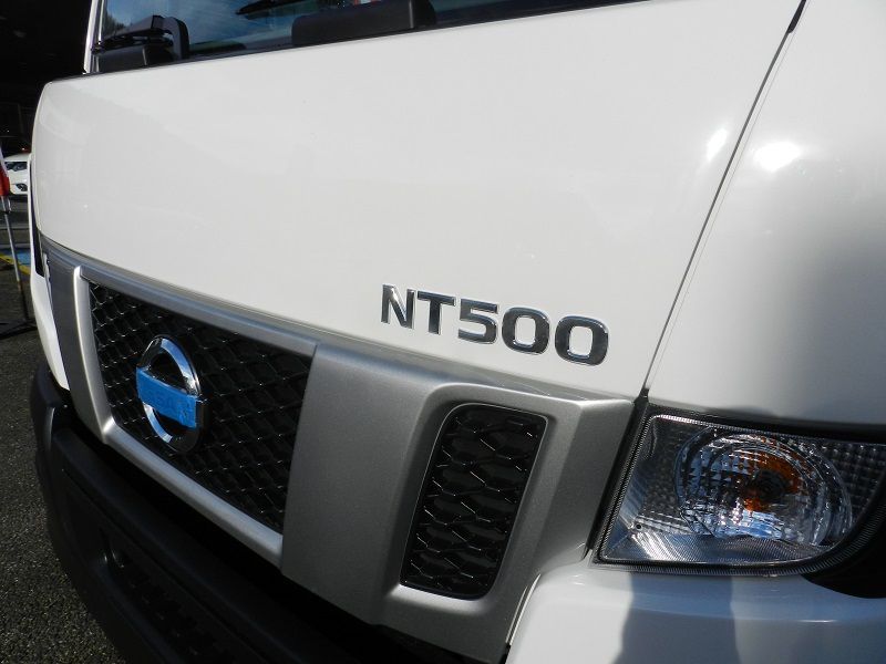 utilitaire 3t5 Nissan NT500 chez laudis cahors garantie 5 ans ou 160 000 kms
