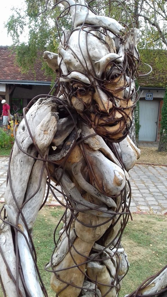 La promenade artistique de Molineuf galvanisée par les oeuvres de Bruno Lemée