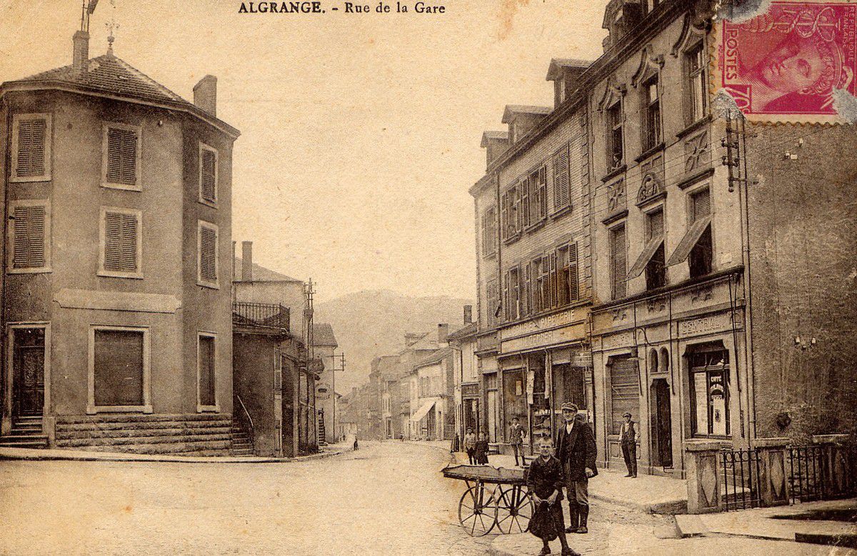 N° 4 rue Jean Burger à Algrange - Alimentation - Librairie - Habillements - Bureau d'Etudes - Salon de coiffure....